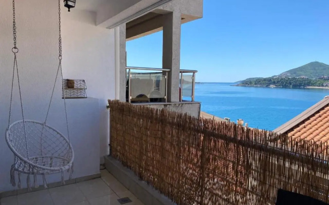 Luxury duplex in front of the sea Apartments