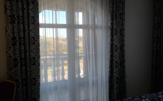 8 Avenyu Hotel