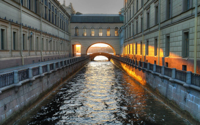 Апартаменты у Дворцовой площади DereMRents ДереМРентс