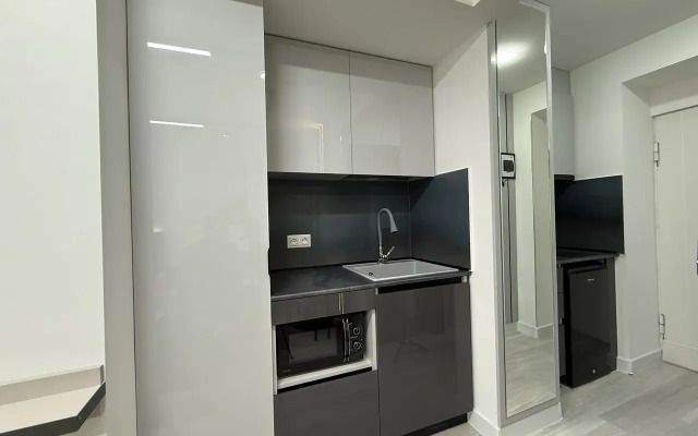 Stylish studio next to Malibu pk Apartments