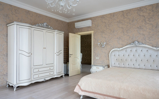 Prostornye Trekhkomnatnye Apartments
