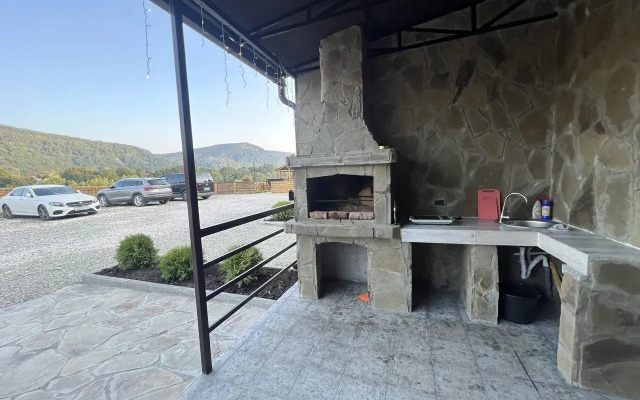S baney i basseynom Private house