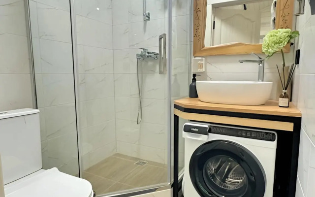 Частный дом с чаном в лесу