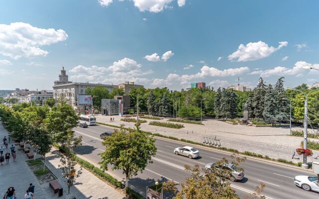 Na Bolshoy Sadovoy 52-56 Flat