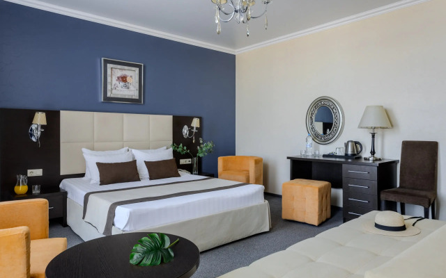 Avrora Hotel