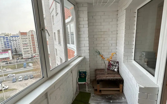Na Ulitse Komissarova 1g Flat