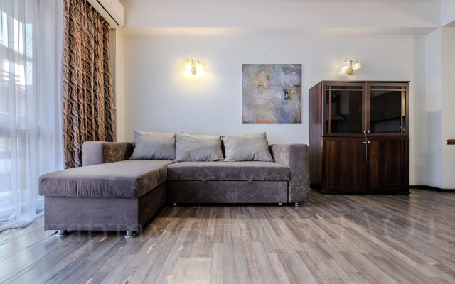 Oplot - Semejnye s odnoj spal'nej i balkonom 3 Apartments
