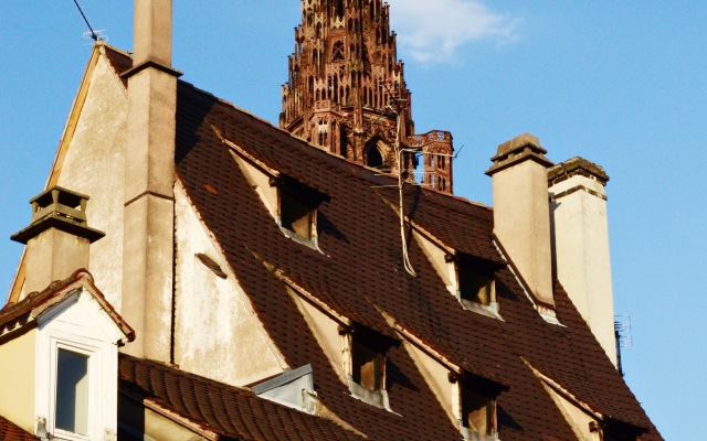 Quatre Chaises Apartments
