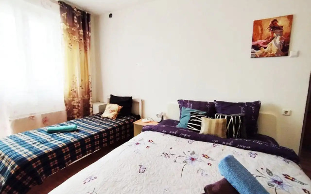 Live In Comfort Na B-Re Stroiteley 3 Flat