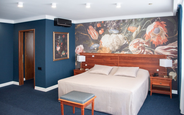 Dis President Hotel