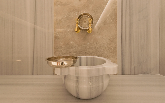 Prive Suite Side & Spa  (Adult Only 16+)