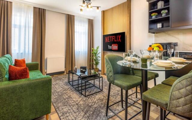 Отель BayMari Suites City Life