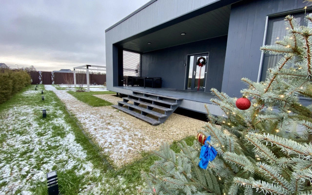 Частный дом с красивой костровой зоной