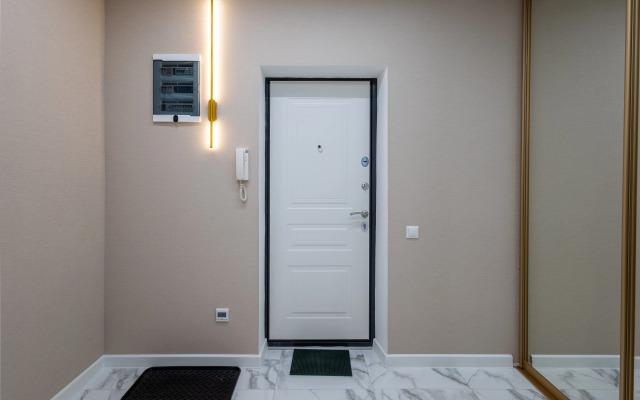U Berega Naprotiv Naberezhnoy Flat