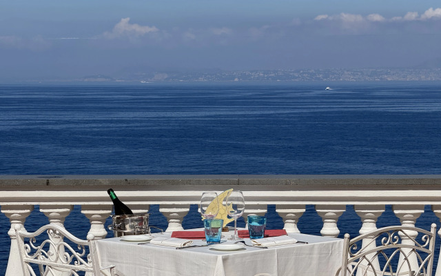 Отель Corallo Sorrento