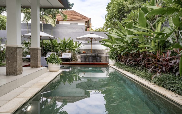 Gang Bima - Unique Retro Seminyak Private Mansion Villa