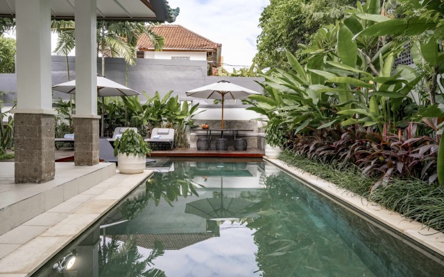 Вилла Gang Bima - Unique Retro Seminyak Private Mansion