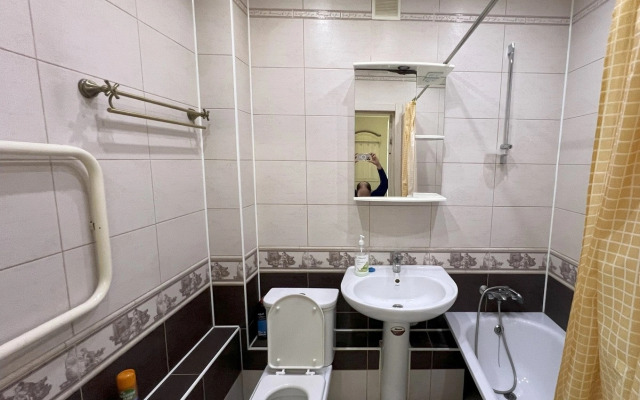 V Novom Elitnom Dome V Tsentre Goroda Flat