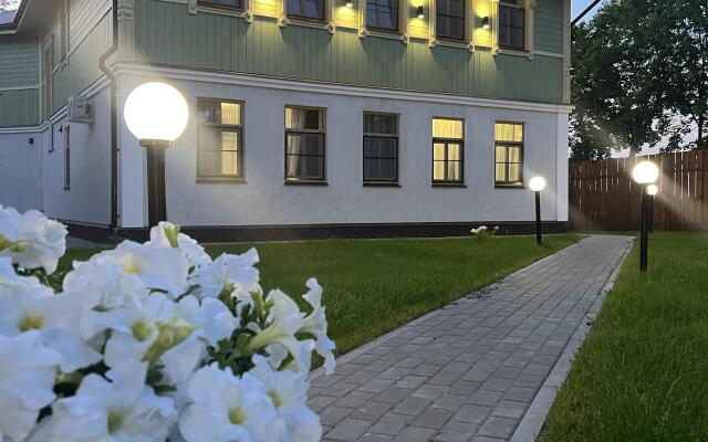 Zhit Legko Guest House