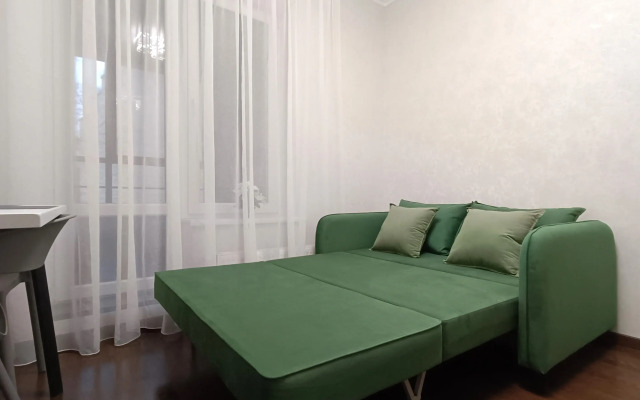 Uluchshennye Novy Lessner Apartments