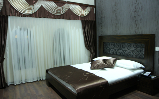 Roma Yerevan & Tours Hotel