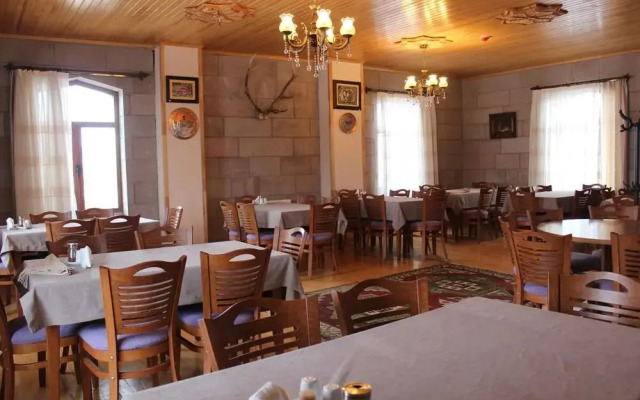 Lake Cildir Lodge Hotel