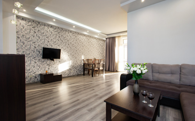 2-K v Novostroyke, Ulitsa In Yerevantsu, Hh399 Flat