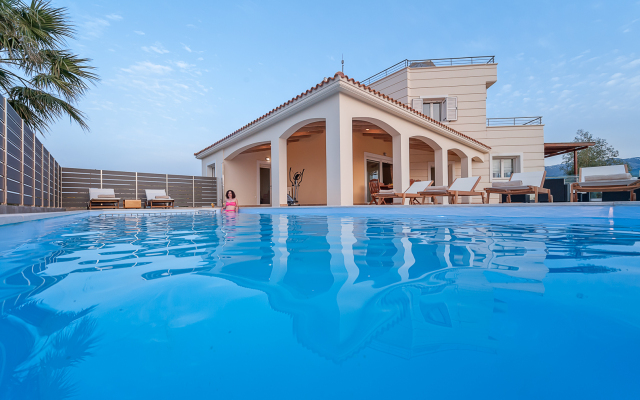 Karmilos Hill Villa