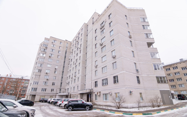 V Tikhom Ukhozhennom Rayone Apartments