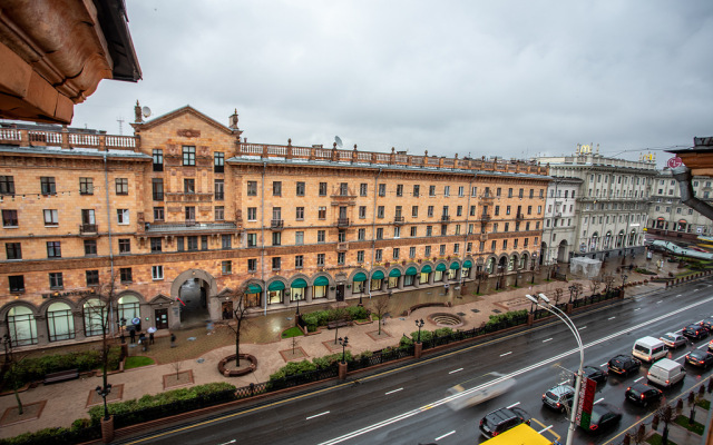 Апартаменты 3-комнатные HomeApart Ленина, 6