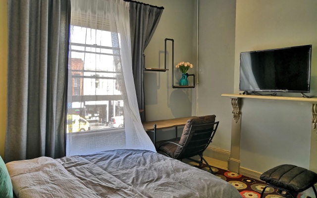 Summers' Holiday Inn Mini-Hotel