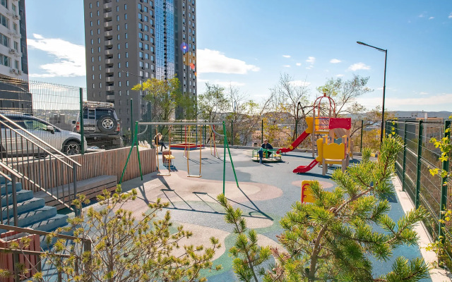 Апартаменты на высоком этаже, рядом с театром и мостом, недалеко от центра. Фастовская 29.