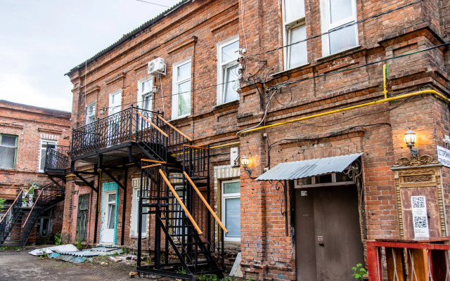 Romanticheskaya Studiya S Kaminom I Balkonom Flat