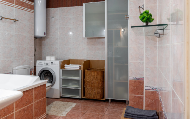 Prostornye Ryadom S Ploschadyyu Pobedy Apartments