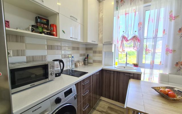 V Siriuse S Otdelnoy Spalney I Balkonom Flat