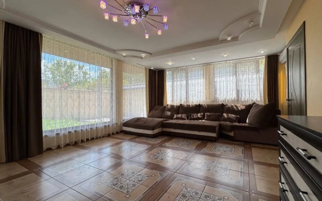 Svetlie Dvukhkomnatnie Apartments