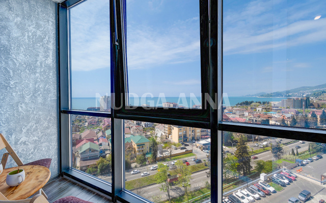 Uyutnye  MorskayaSimfonya-2 s balkonom, vannoj, bassejnom na territorii ZhK Apartament