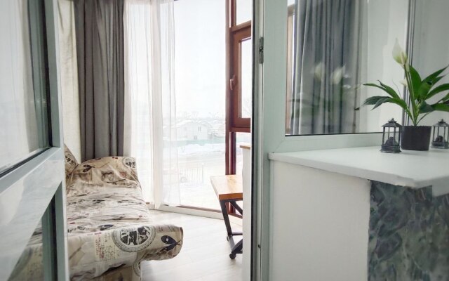 Guru c Laundzh Zonoj na Balkone Flat