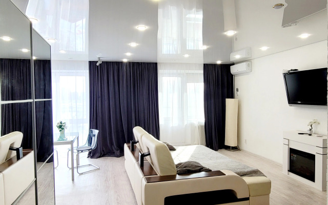 Uyutnaya Studiya Ryadom S Volgoy Flat