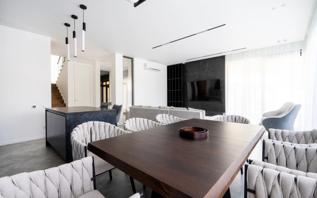 Частный дом 2-х этажный коттедж с дизайнерским ремонтом