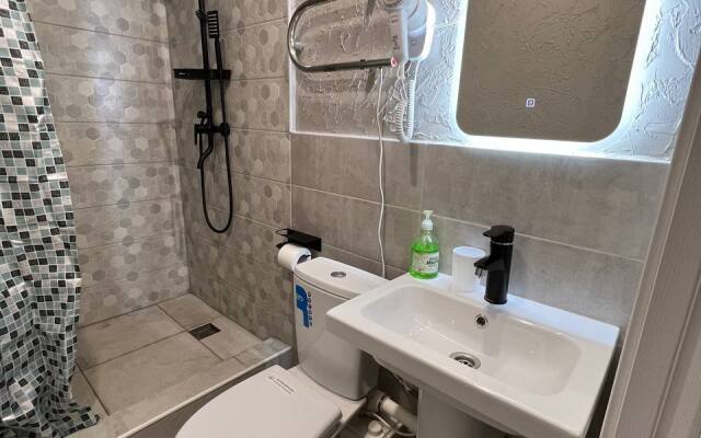 So Vsem Neobkhodimym Dlya Komfortnoy Kratkosrochnoy Apendy Apartament