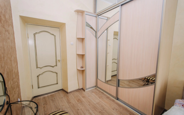 Apartments Trekhkomnatnye Apartamenty