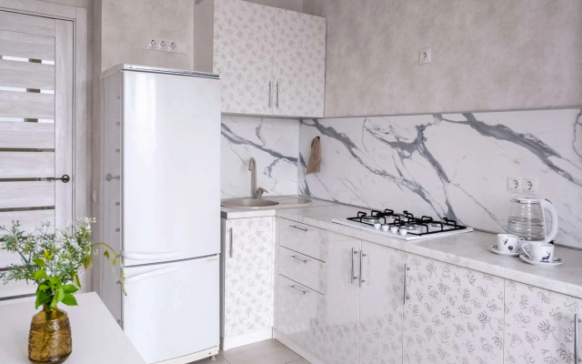 Na Pervomayskoy Ulitse 70 Flat