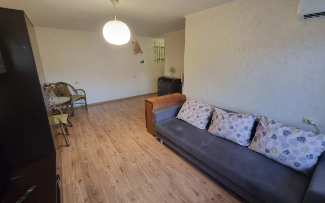 Uyutnaya Odnushka V 10 Minutakh Ot Morya Flat