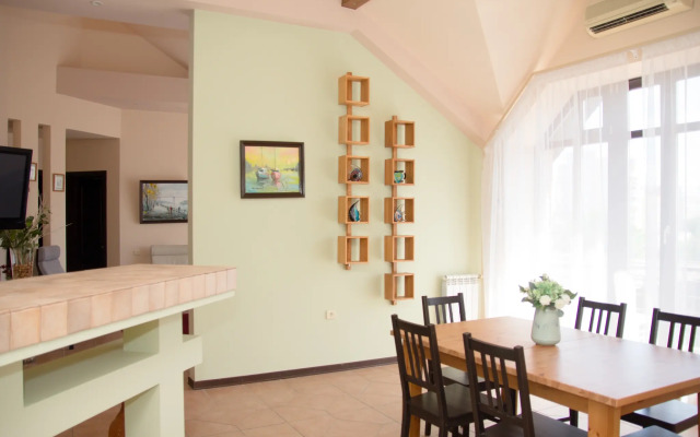 Loyal na ulitse 9-ya Liniya 14 Guest House