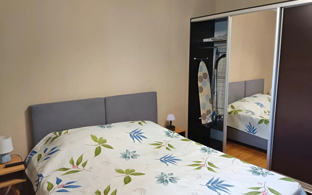 Апартаменты Двухкомнатные на втором этаже с балконом