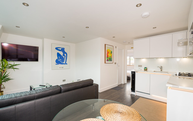 Апартаменты Bright Aircon Apartment Earls Court