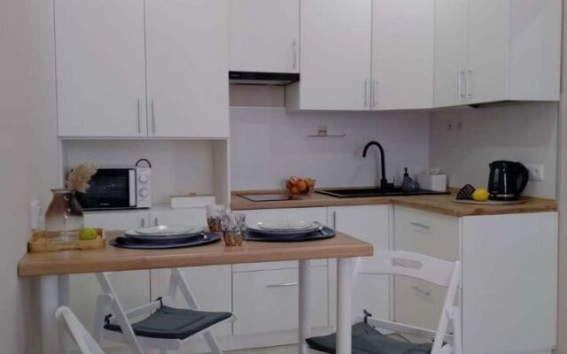 2 Na Bekhtereva 2B Flat