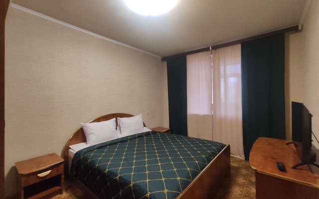 Апартаменты 3-комнатные OCHRE APARTAMENT от Акварель.flat у Нефтегазового университета