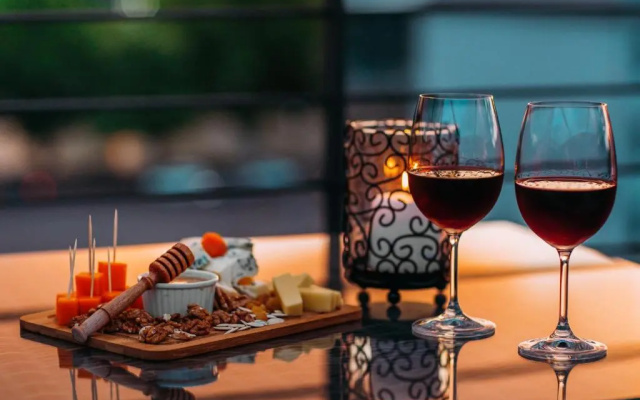 Atrium Boutique Hotel - Image 2